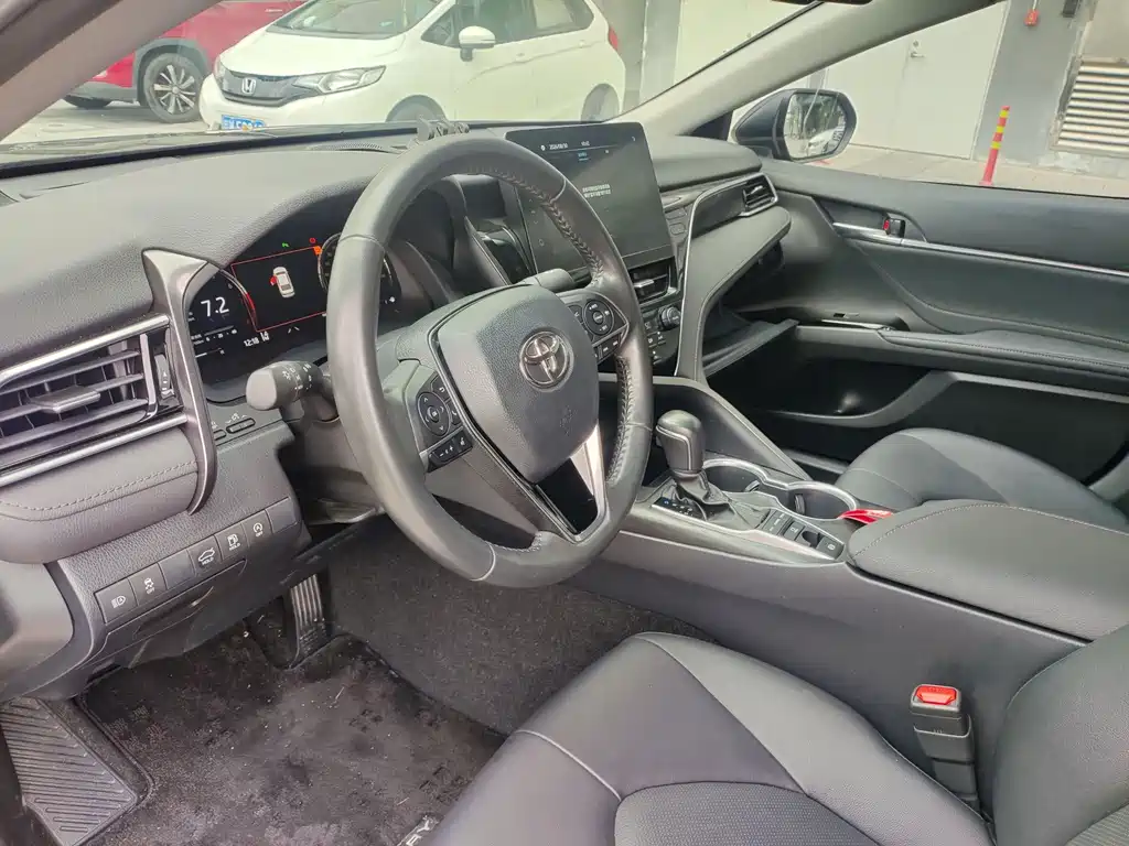 Toyota Camry — миниатюра 7
