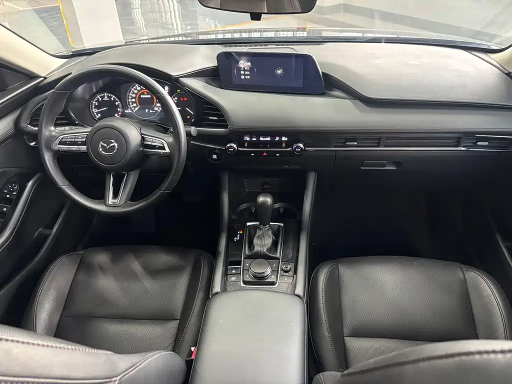 Mazda Mazda3 3 2022 2.0L AT