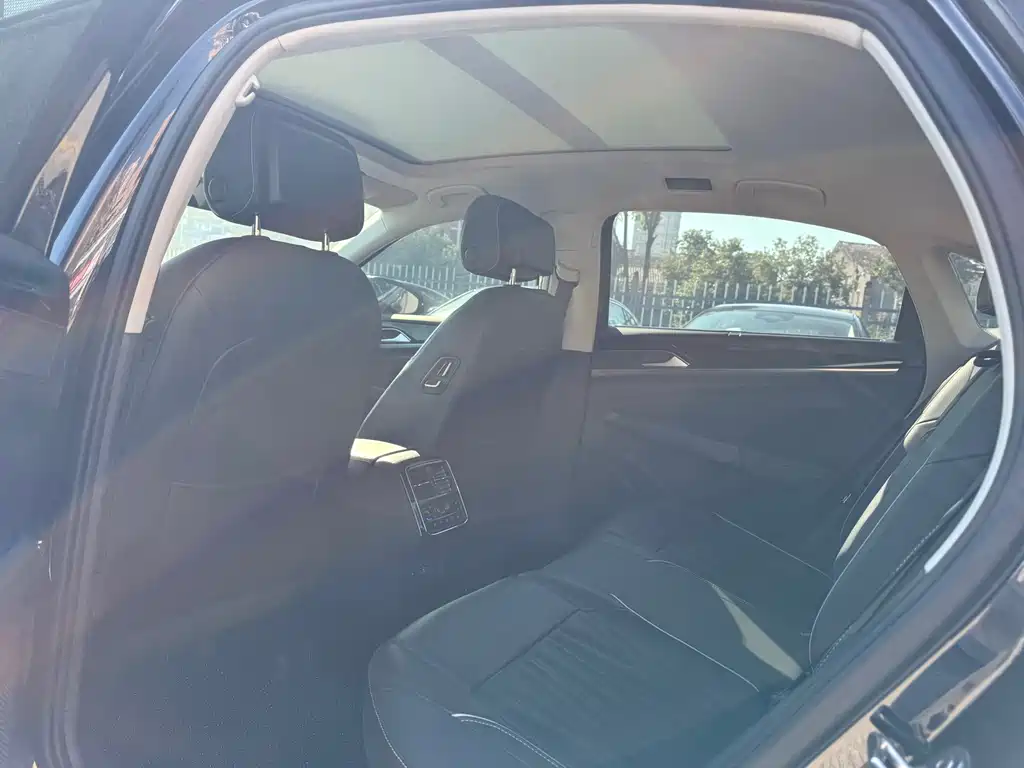 Volkswagen Passat — миниатюра 11