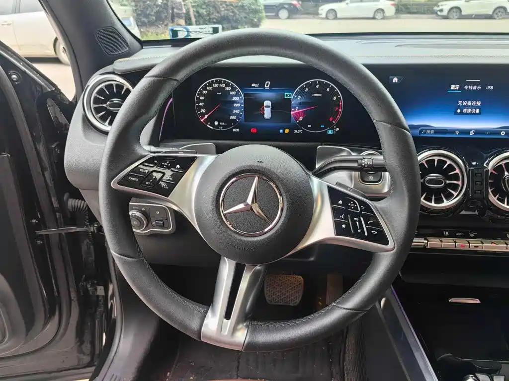 Mercedes-Benz GLB — миниатюра 5