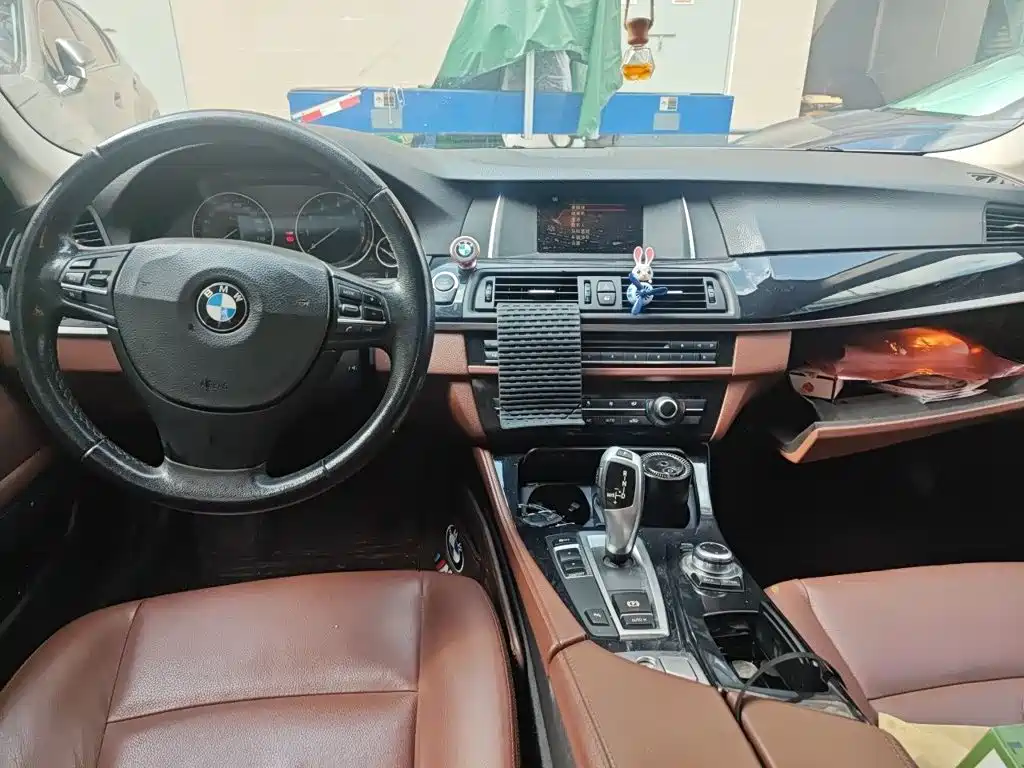 BMW 5 Series — миниатюра 5