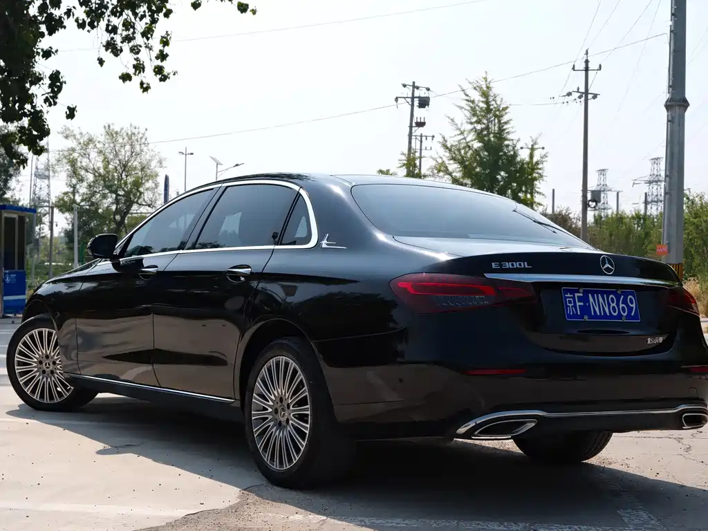 Mercedes-Benz E-Class — миниатюра 6