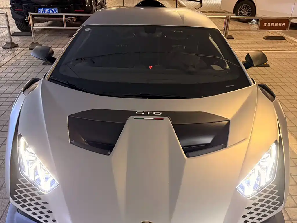LAMBORGHINI HURACÁN