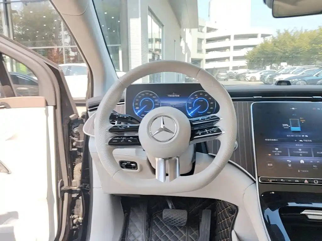 Mercedes-Benz EQE SUV — миниатюра 15