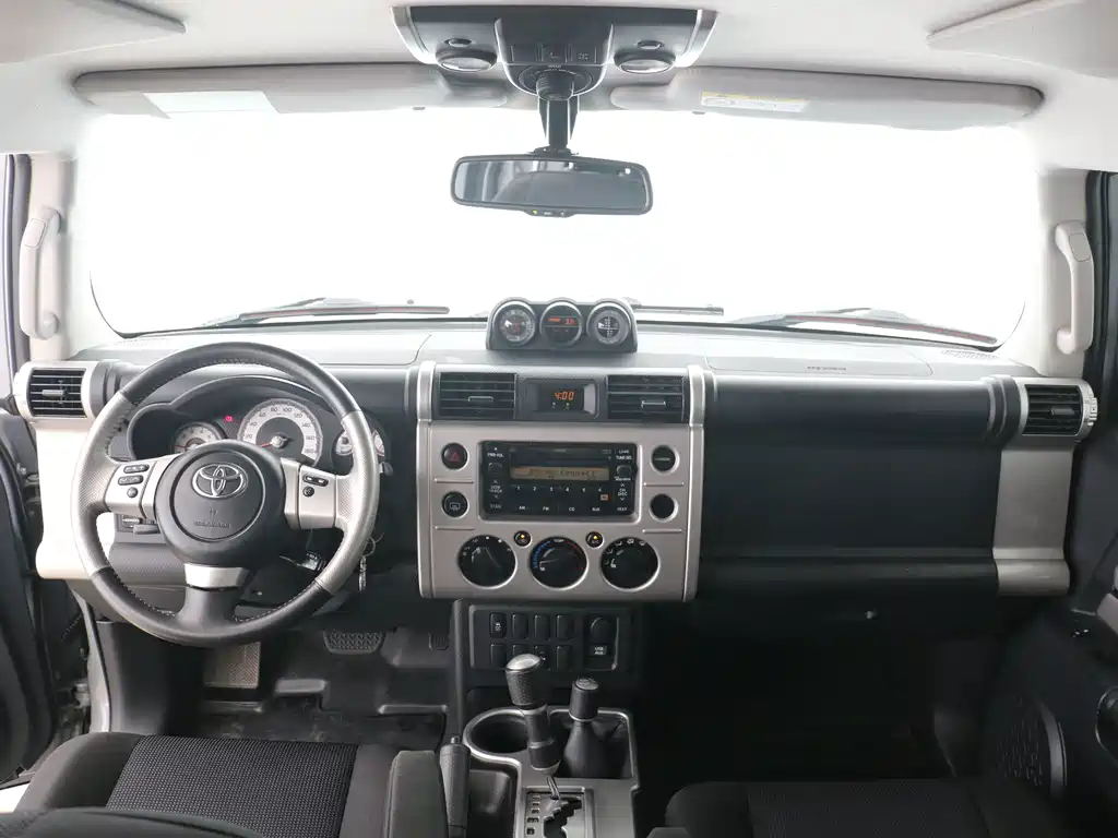 Toyota FJ Cruiser — миниатюра 5