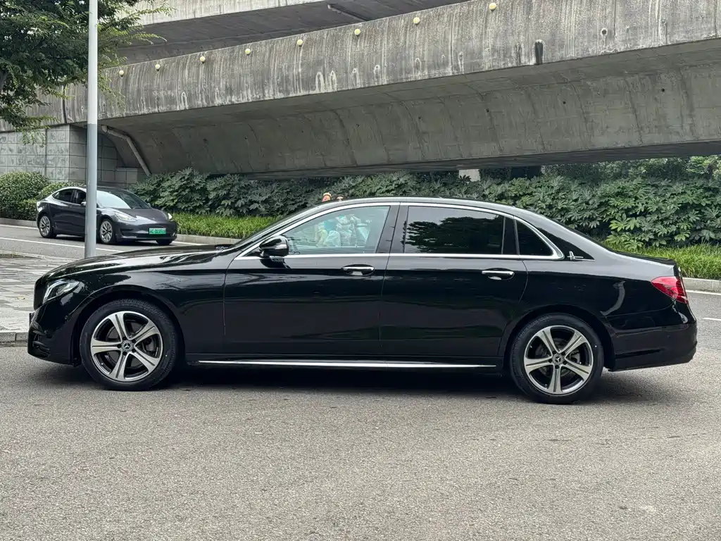 Mercedes-Benz E-Class — миниатюра 5