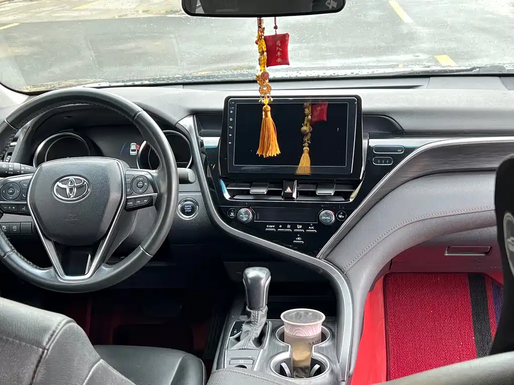 Toyota Camry — миниатюра 8