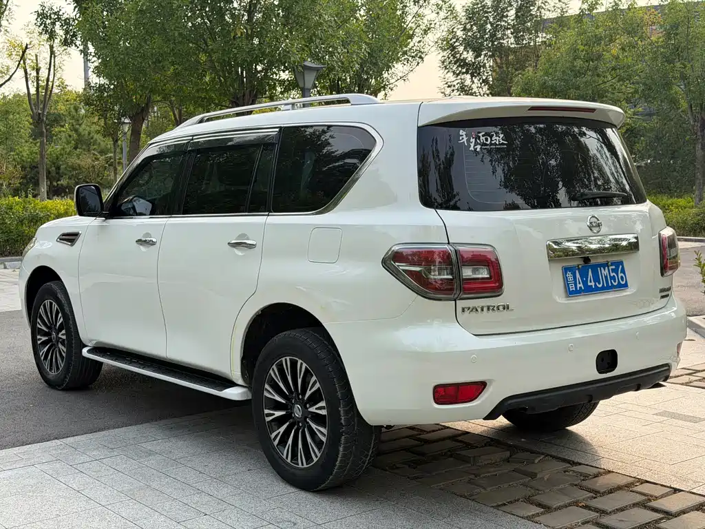 Nissan Patrol — миниатюра 5