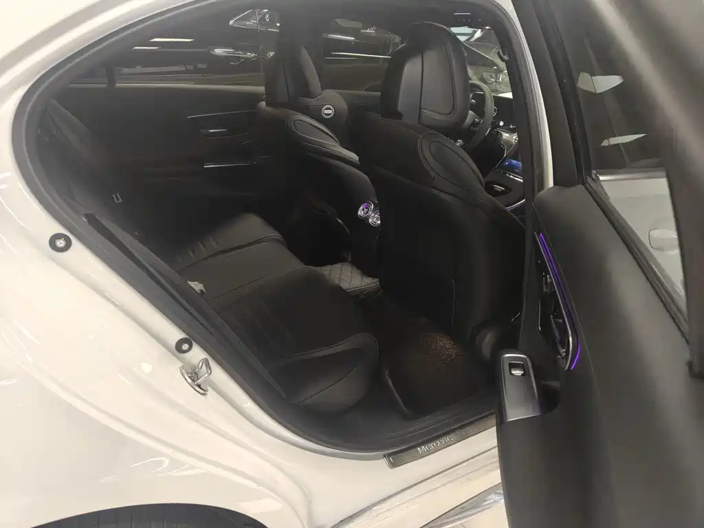 Mercedes-Benz C-Class — миниатюра 6