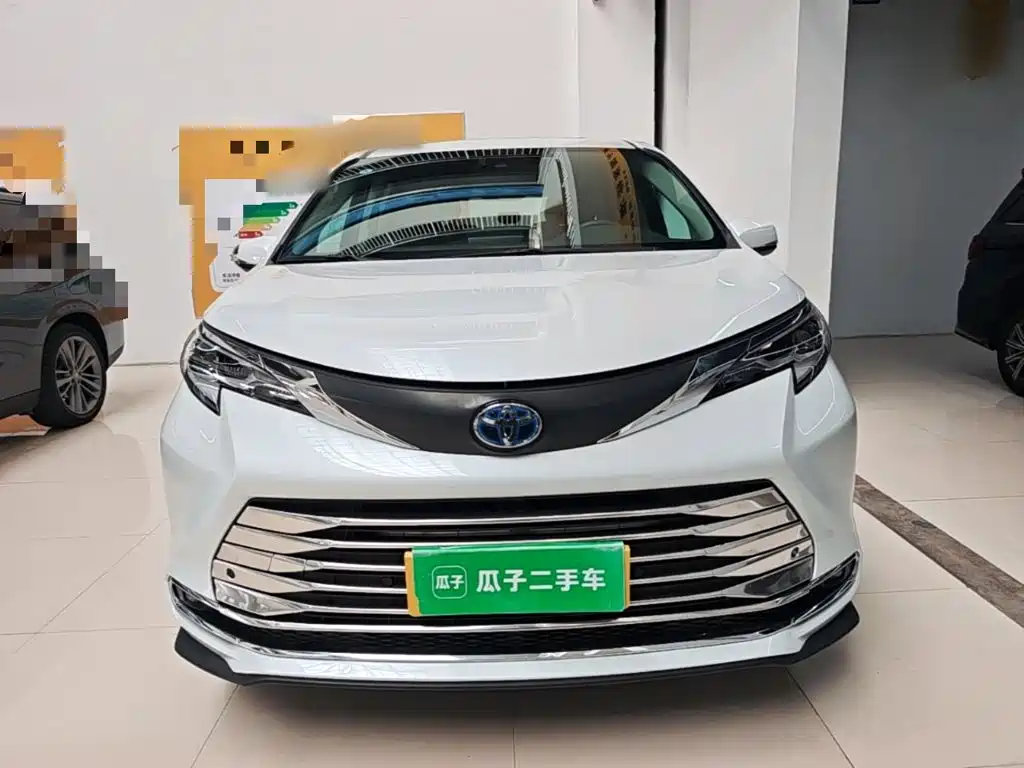Toyota Sienna — миниатюра 3