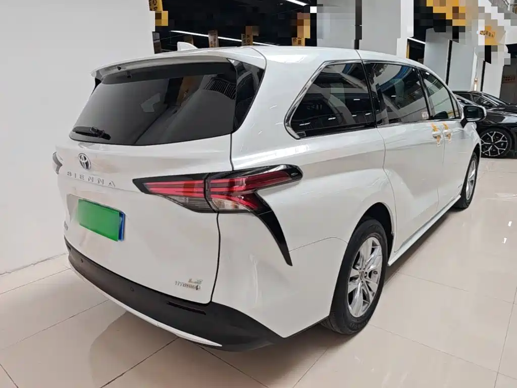 Toyota Sienna — миниатюра 7