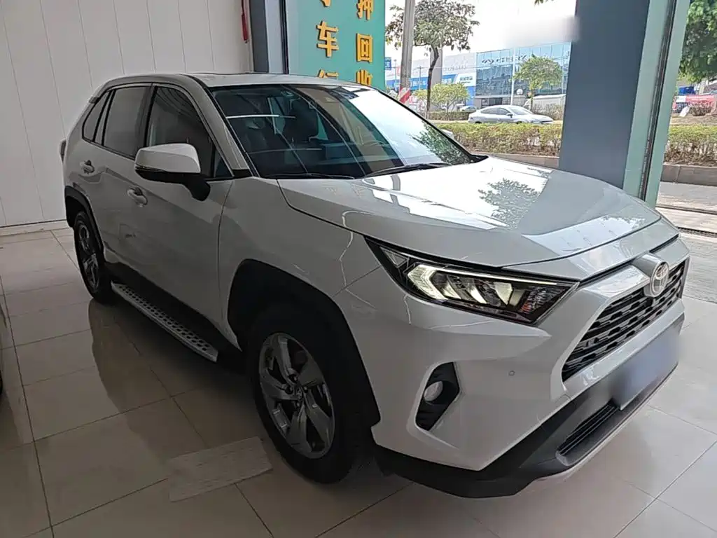 Toyota RAV4 — миниатюра 4