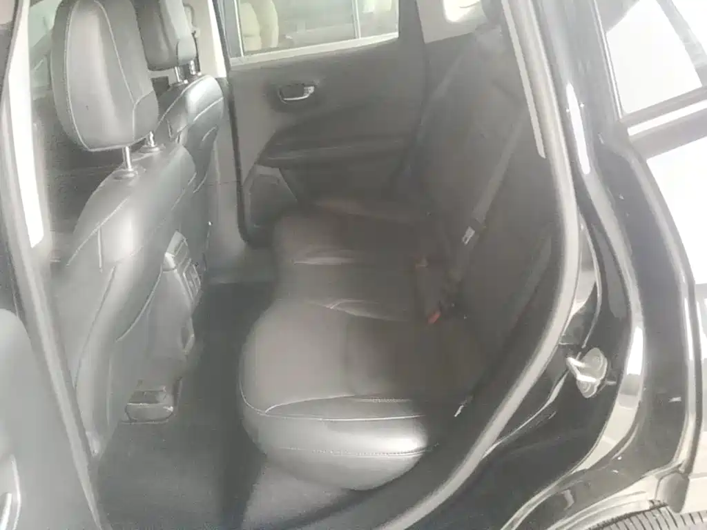 Jeep Compass — миниатюра 17