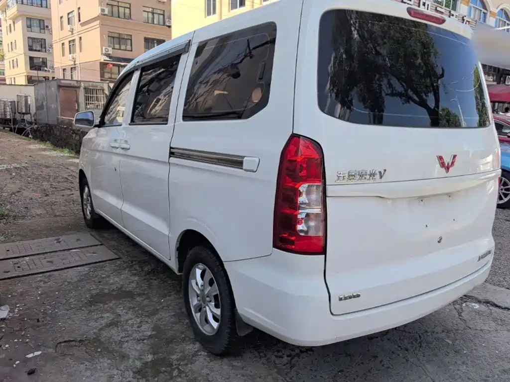 Wuling Hongguang V — миниатюра 5