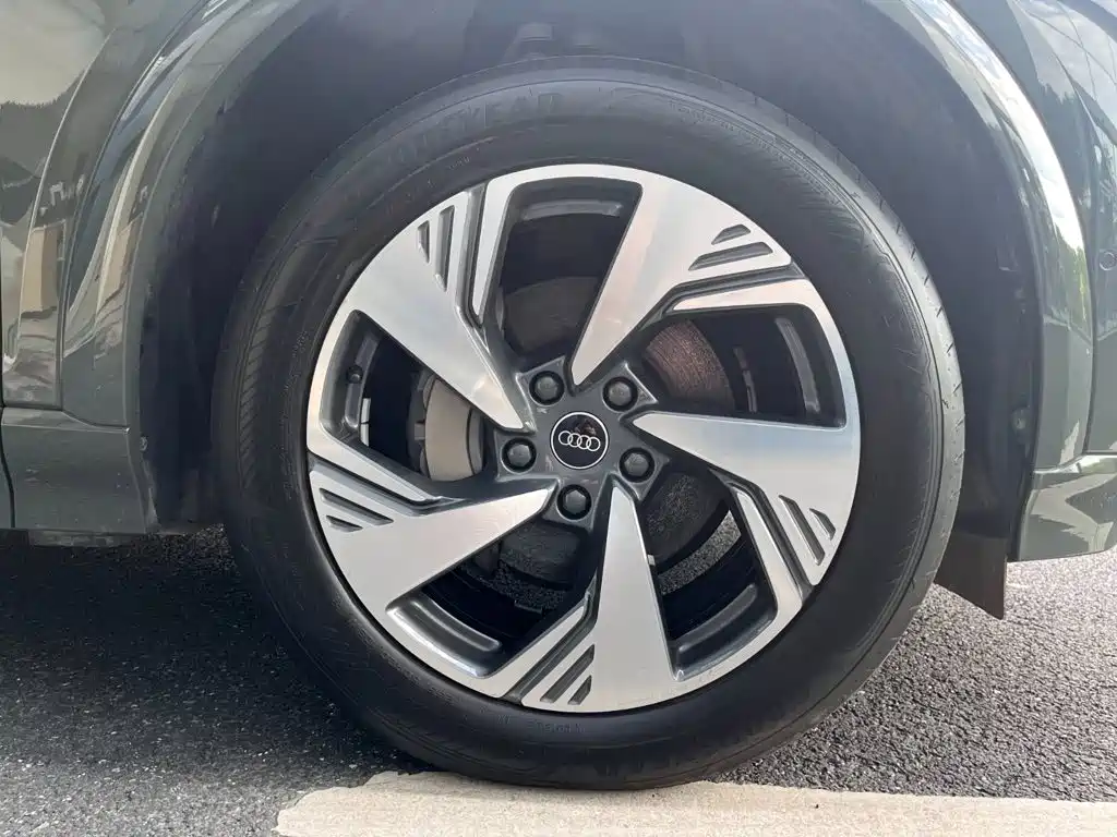 Audi Q6L e-tron — миниатюра 16