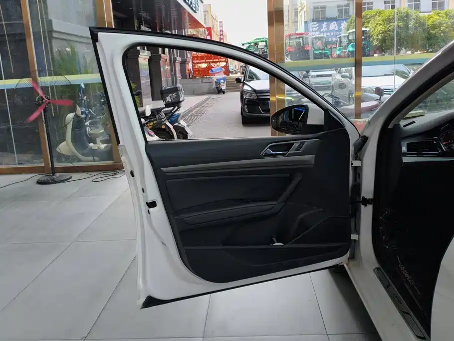 Volkswagen Lavida — миниатюра 7