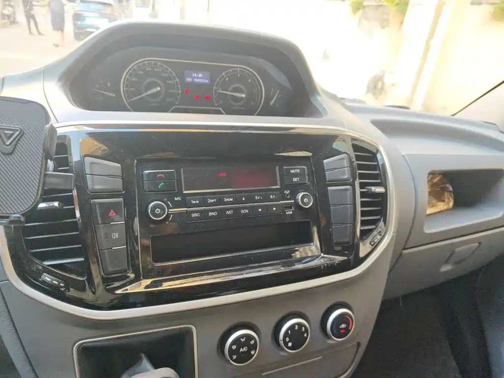 MAXUS V80 — миниатюра 6