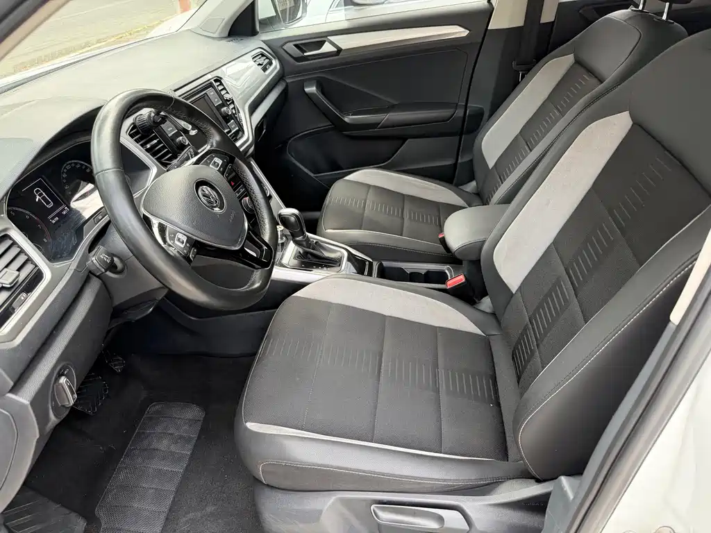 Volkswagen T-Roc — миниатюра 10