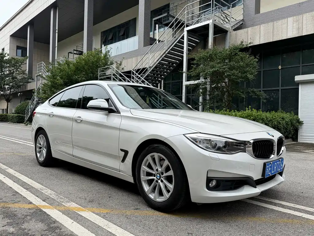 BMW 3 Series GT 3 GT 2014 320i Lead