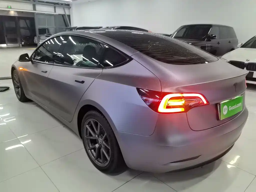 Tesla Model 3 — миниатюра 5