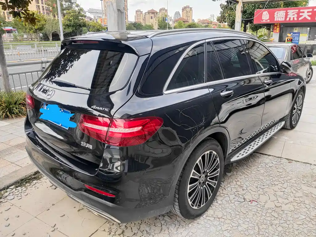 MERCEDES-BENZ GLC