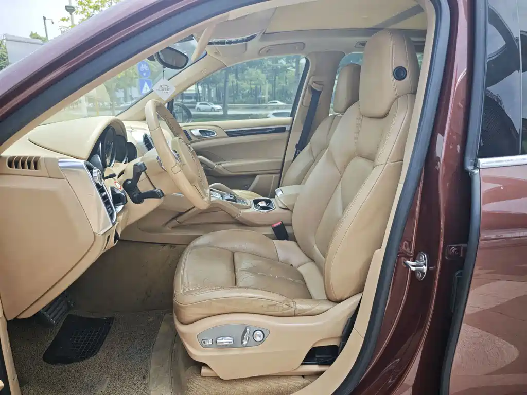 Porsche Cayenne — миниатюра 5