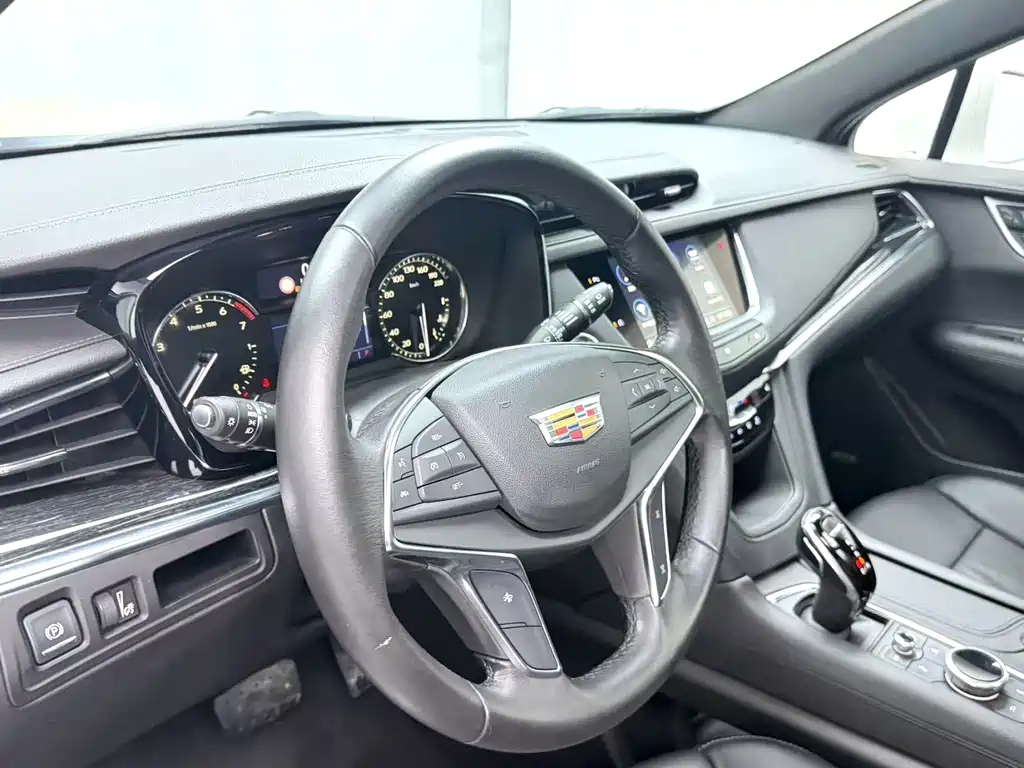CADILLAC XT5