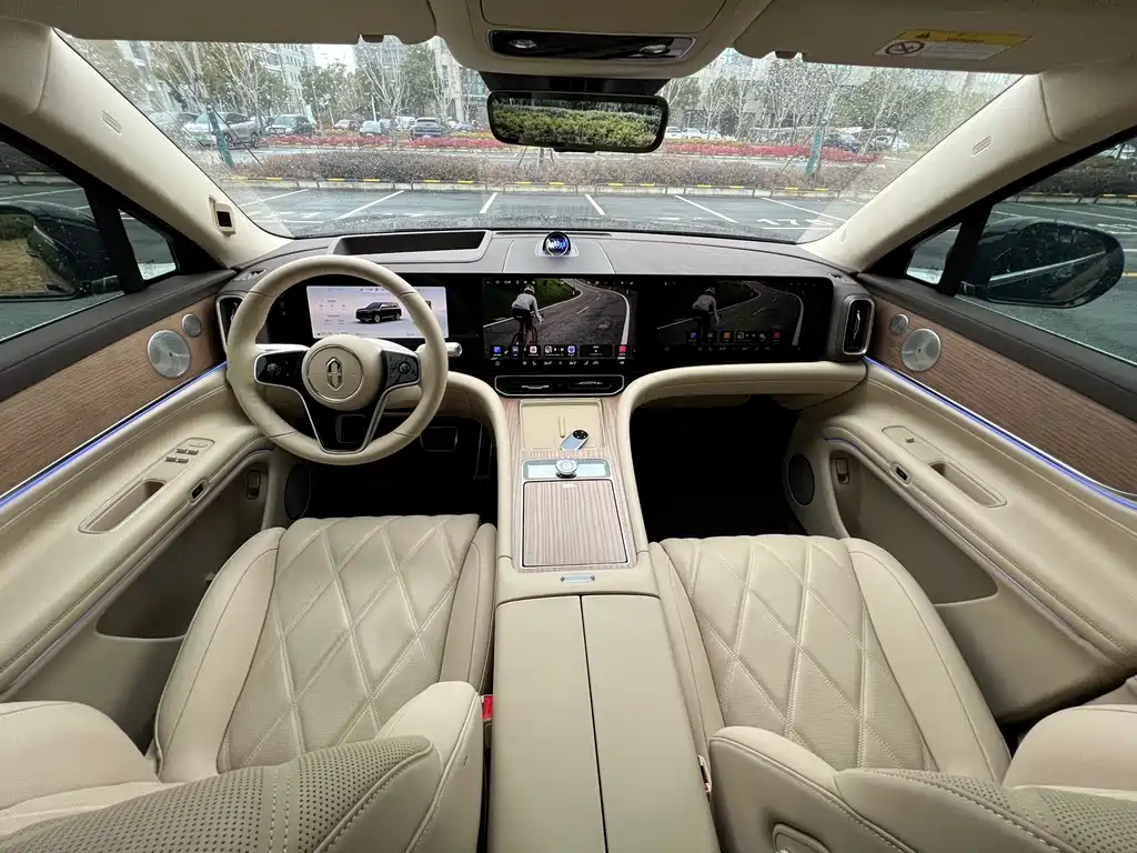 AITO ASK THE WORLD M9