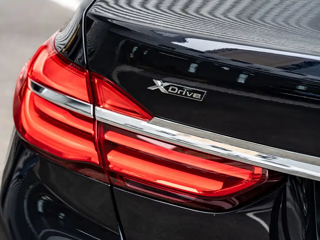 BMW 7 Series — миниатюра 6