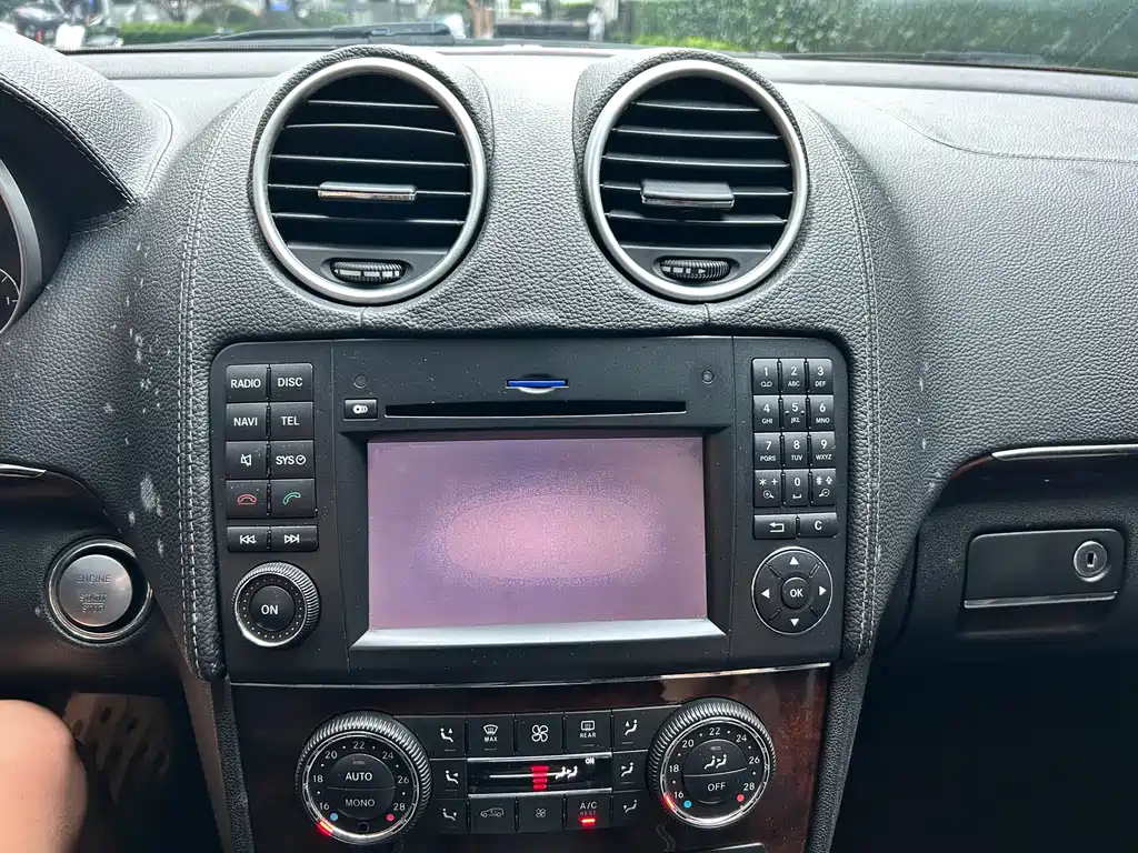 Mercedes-Benz GL-Class — миниатюра 10