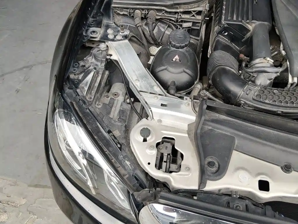 Mercedes-Benz E-Class — миниатюра 20
