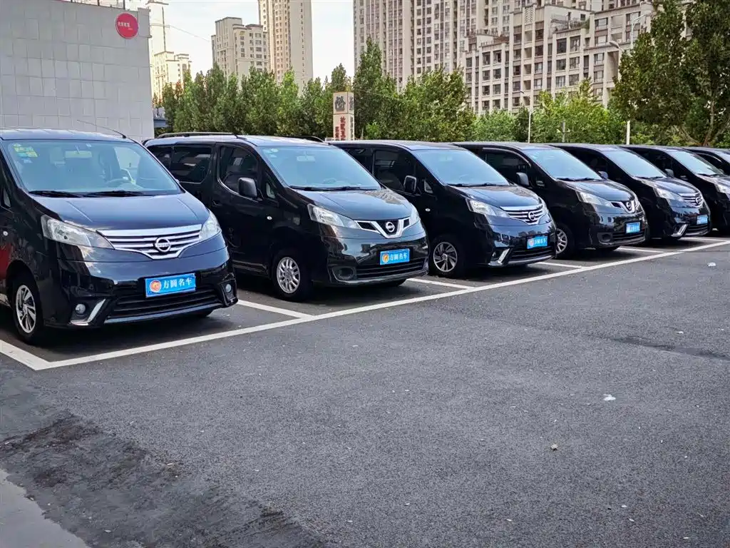 NISSAN NV200