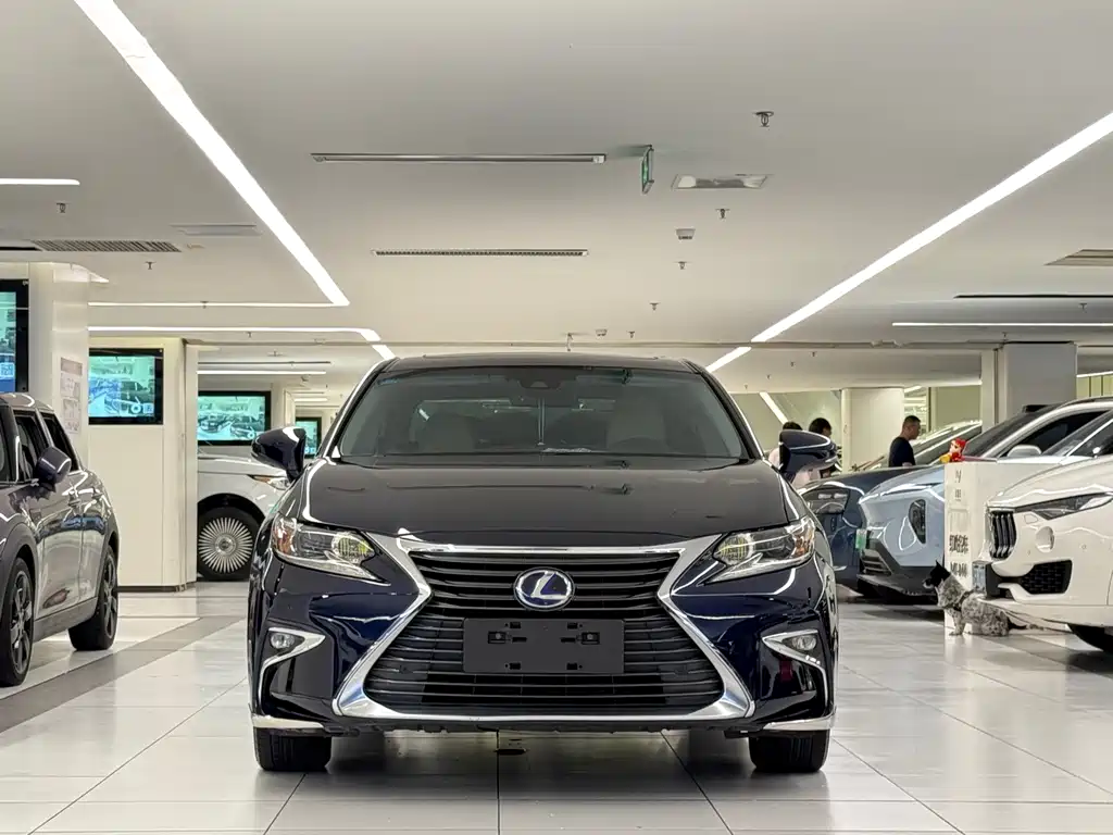 Lexus ES 2015 300h Comfort