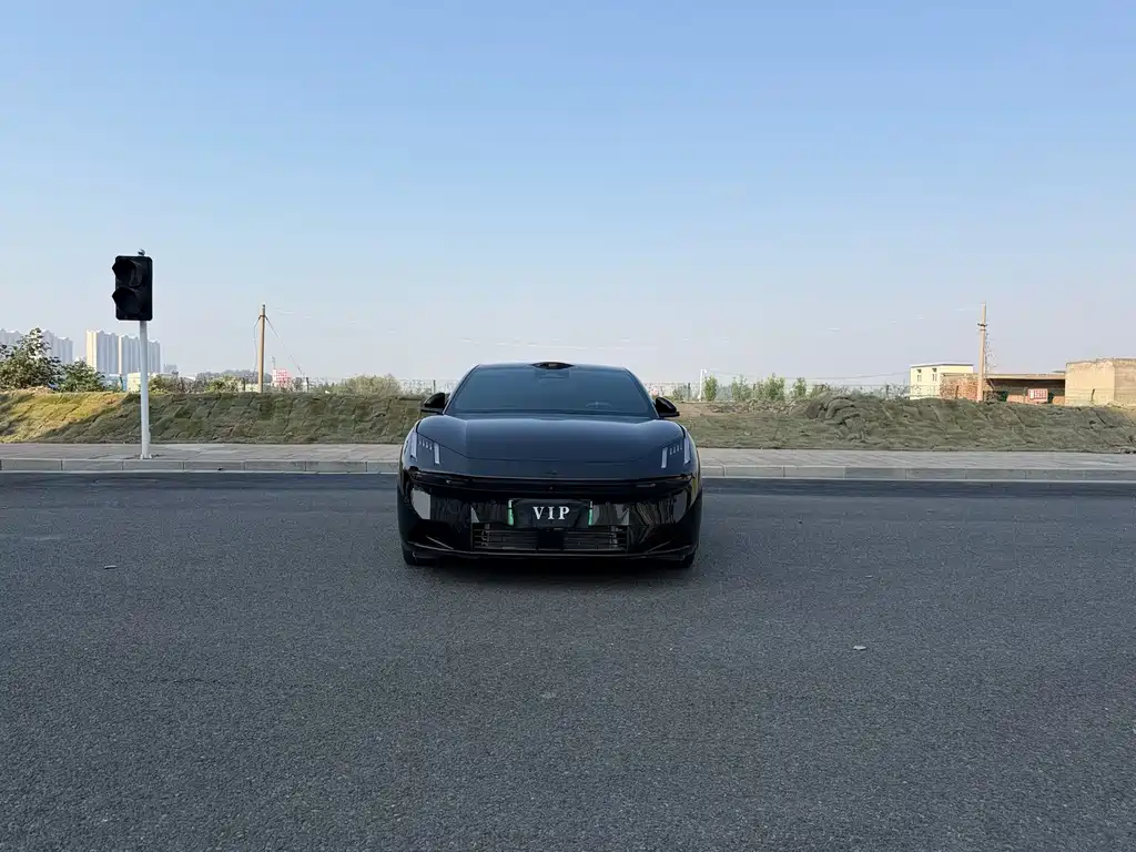 Lynk & Co 10 — миниатюра 2
