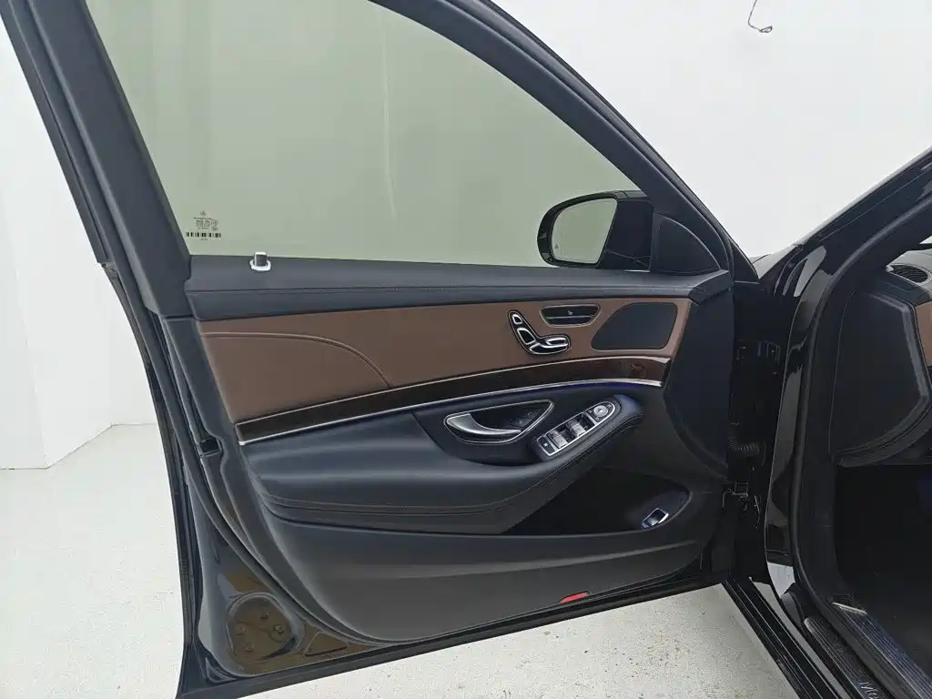 Mercedes-Benz S-Class — миниатюра 24