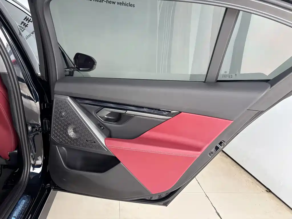 BMW 5 Series — миниатюра 24