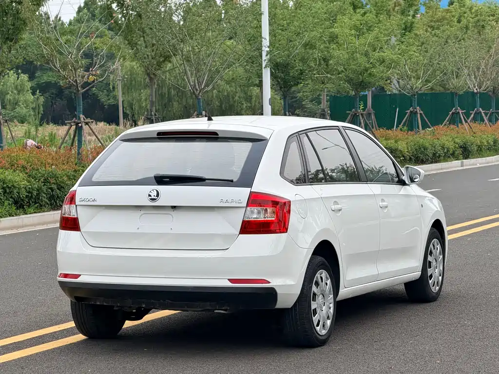 Skoda Rapid Spaceback Facelift 1.6L Auto Forward Edition, фото 7