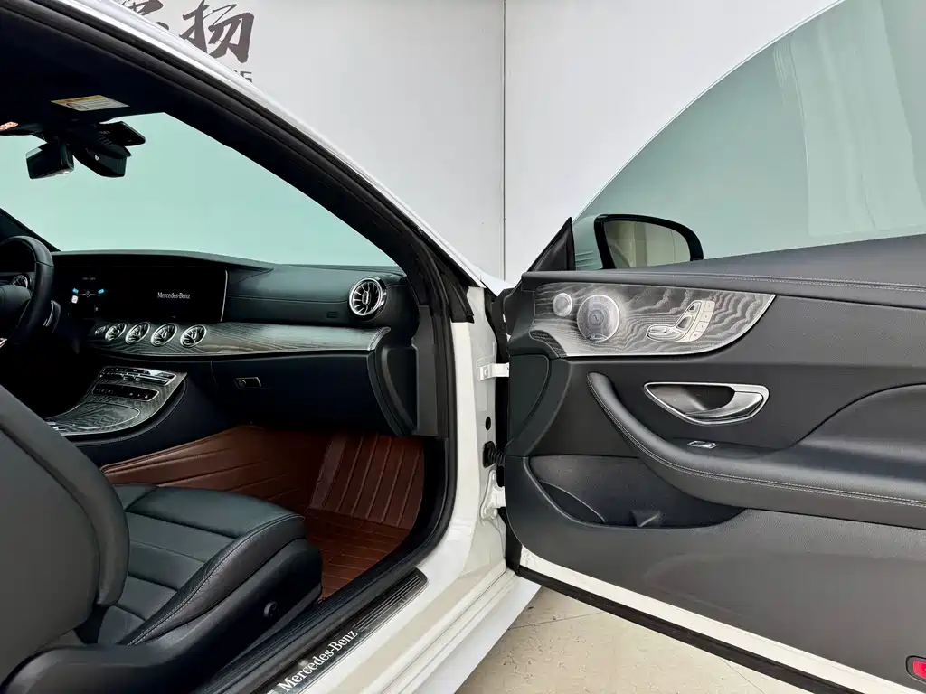 Mercedes-Benz E-Class (Import) — миниатюра 10