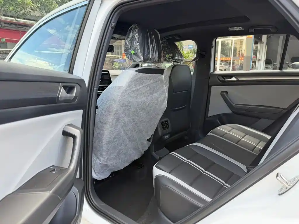 Volkswagen T-Roc — миниатюра 5