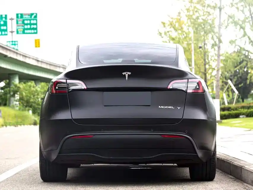 Tesla Model Y — миниатюра 8