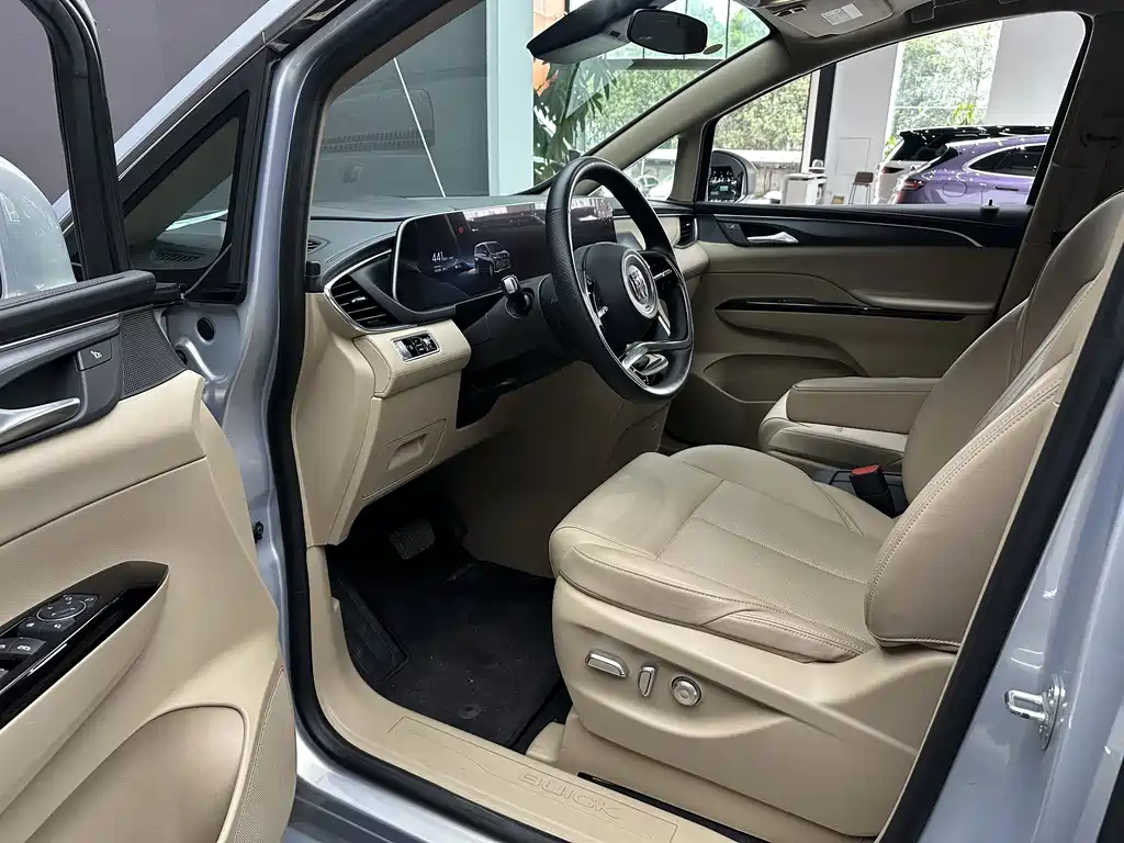 Buick GL8 Hybrid — миниатюра 6