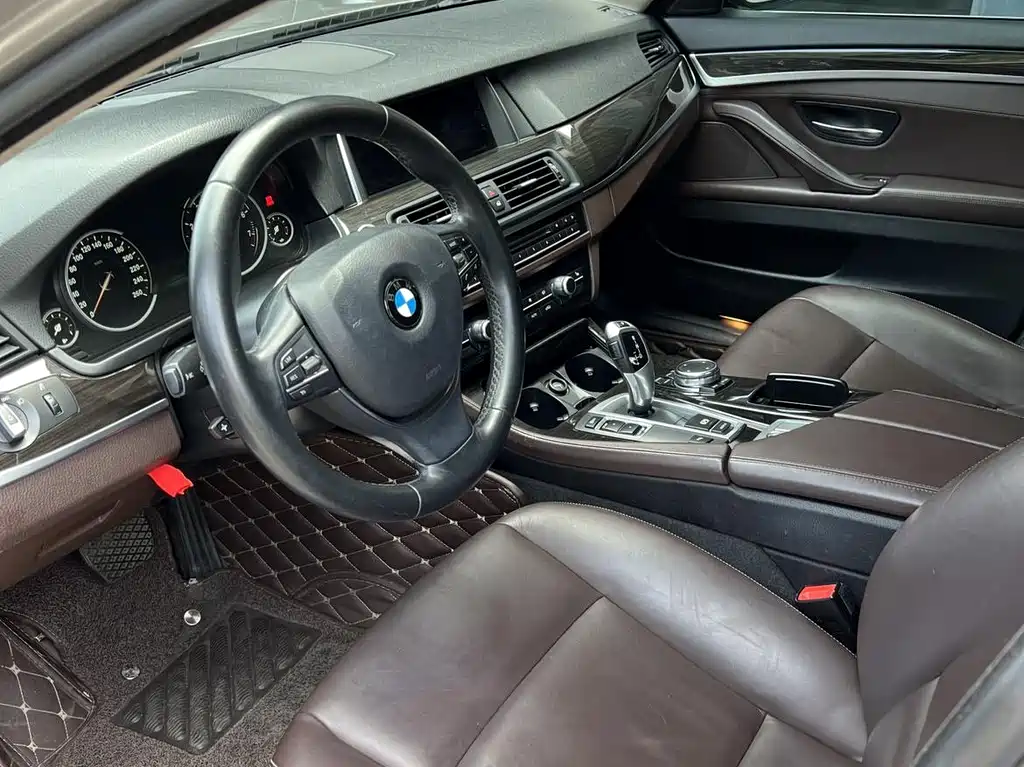 BMW 5 Series — миниатюра 8