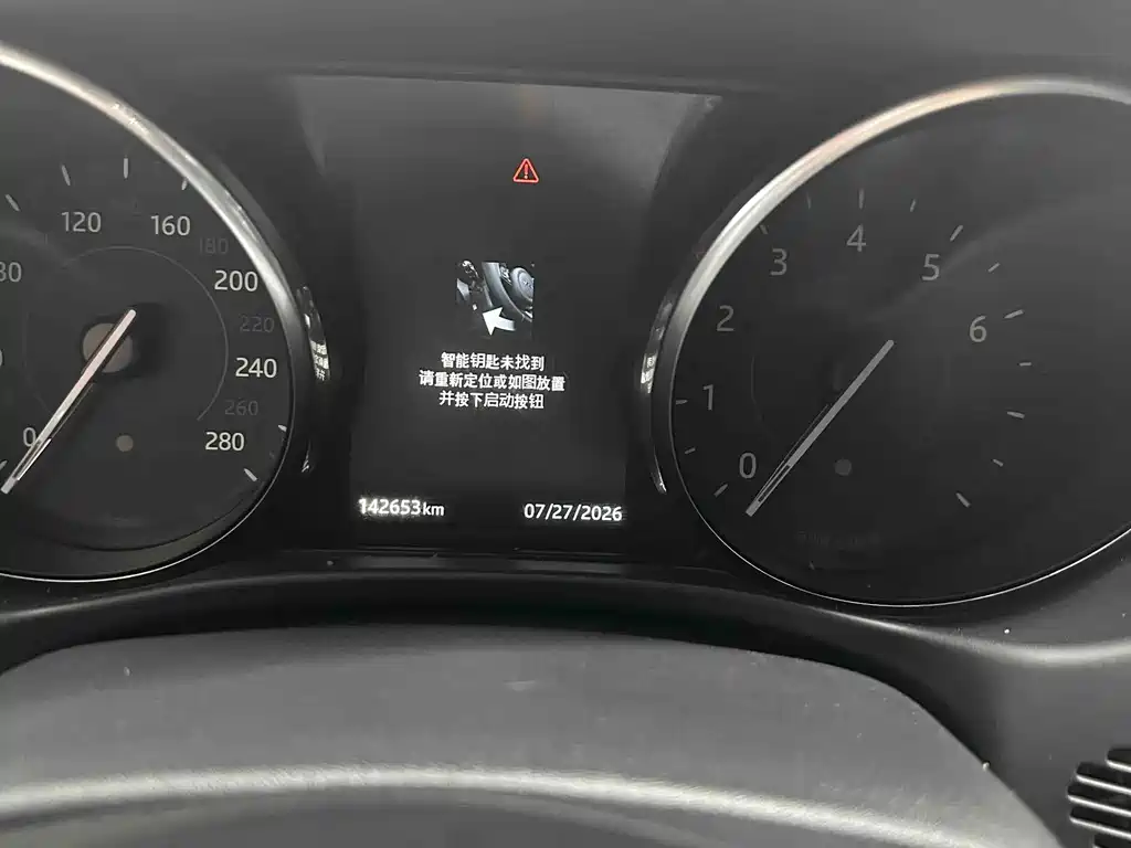 Jaguar XE 2.0T 200PS R-Sport, фото 6