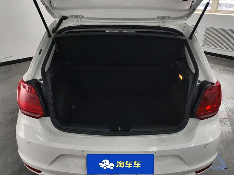 Volkswagen Polo 2018 1.5L AT