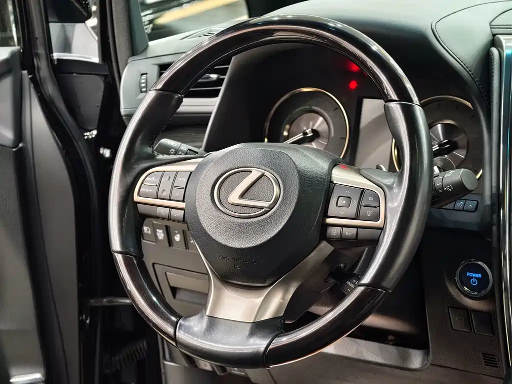 Lexus LM — миниатюра 25