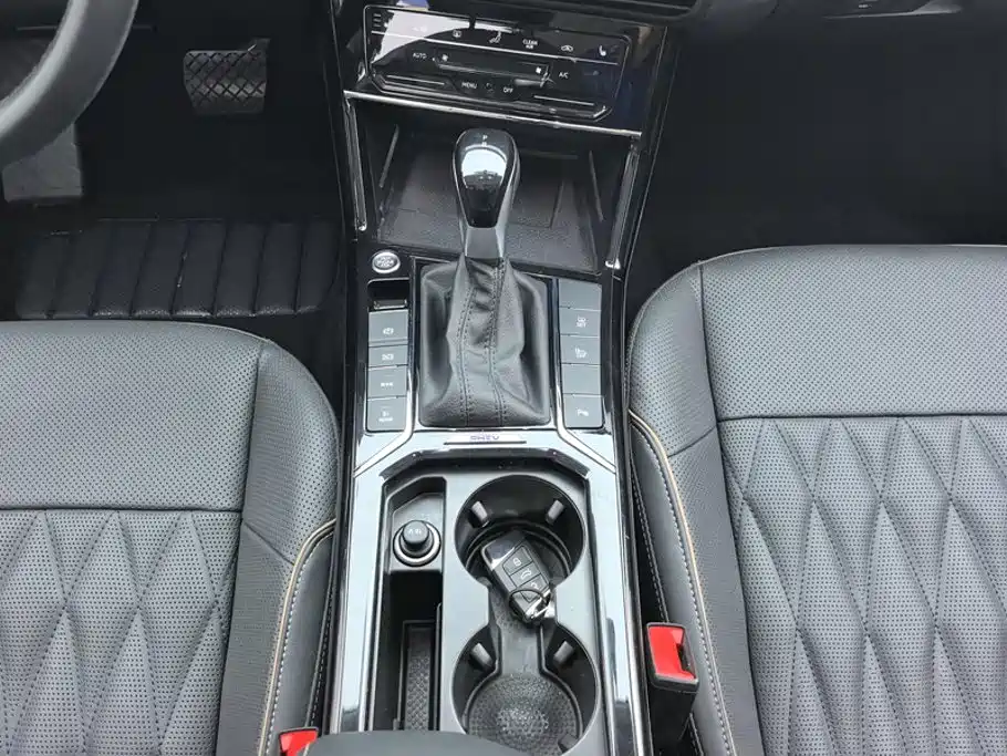 Volkswagen Passat PHEV — миниатюра 16