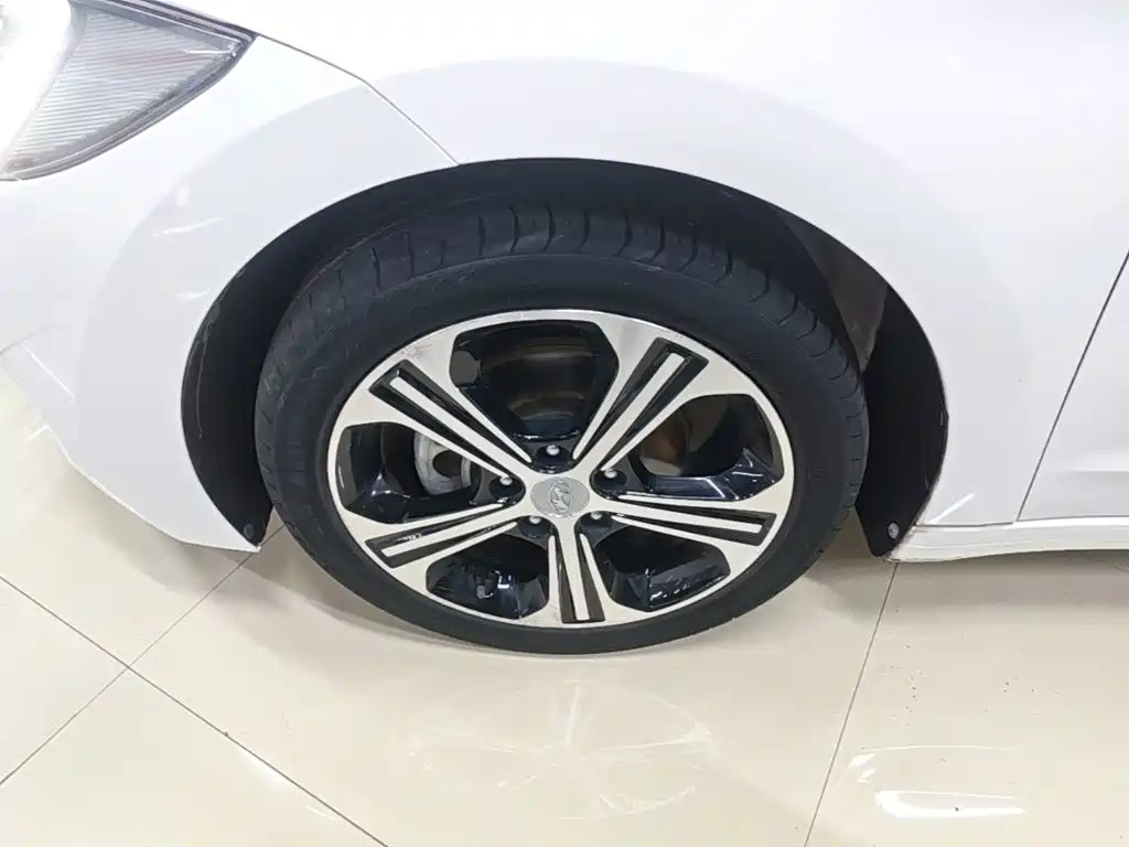 Hyundai Elantra — миниатюра 23