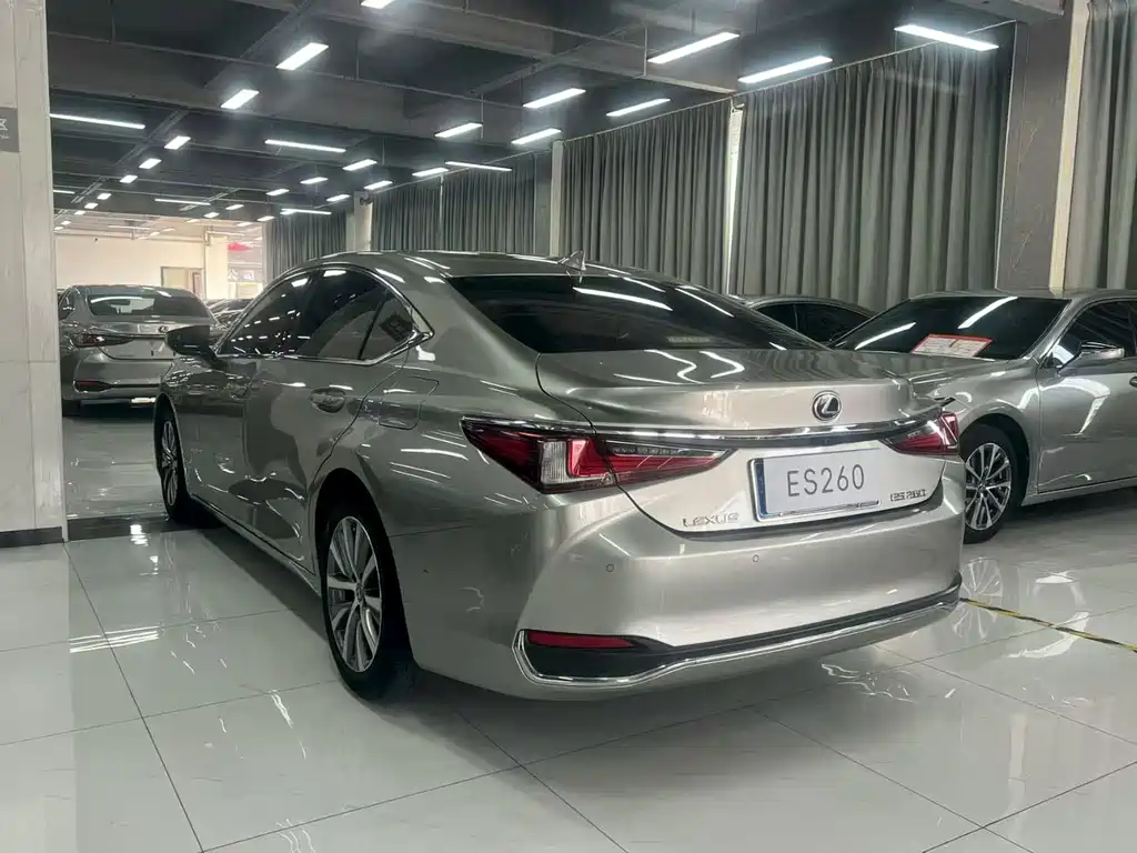 Lexus ES — миниатюра 9