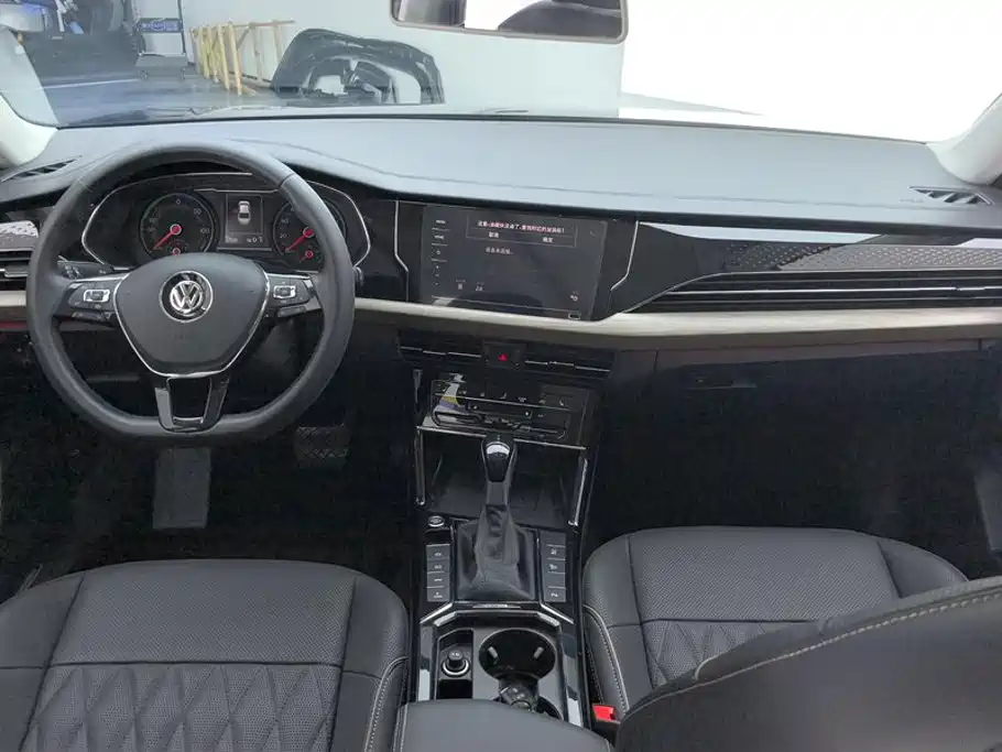 Volkswagen Passat PHEV — миниатюра 12