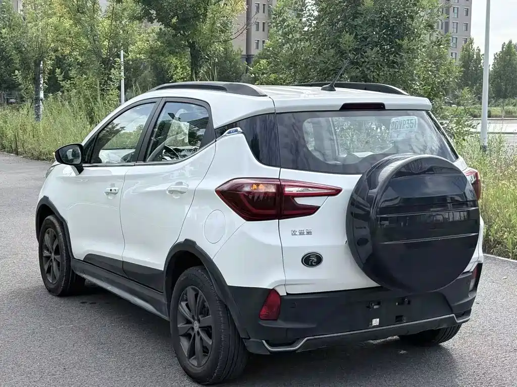 BYD Yuan EV — миниатюра 9